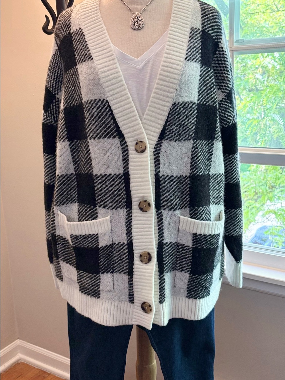 LOFT Women’s Black and White Buffalo Check Cardigan - Size Large (EUC)
